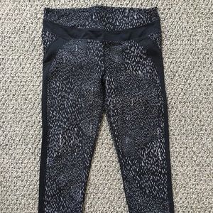 Fabletics women’s size M black patterned Legging